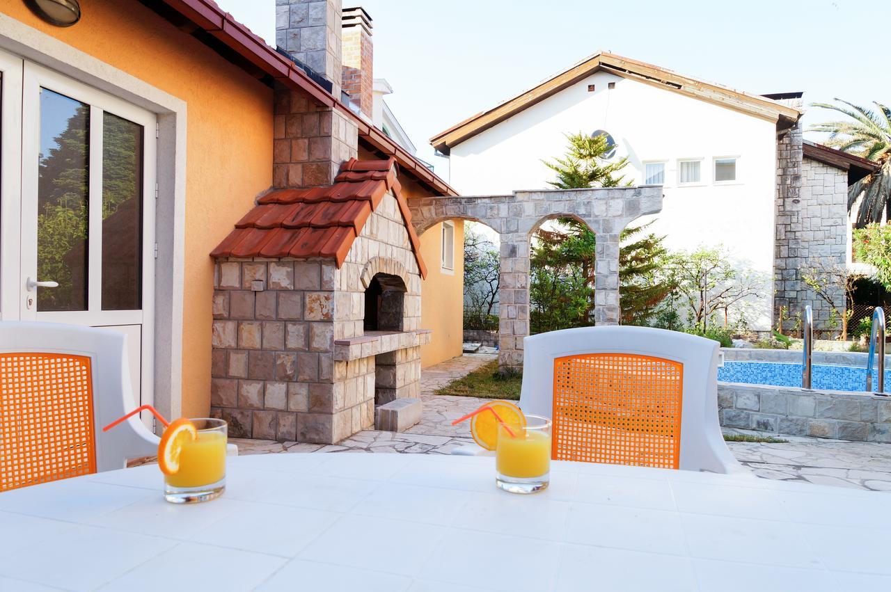Apartments Apple Cat Montenegro Ko บิเยลา ภายนอก รูปภาพ