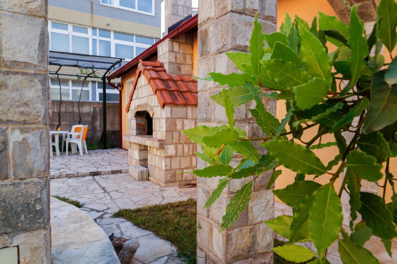 Apartments Apple Cat Montenegro Ko บิเยลา ภายนอก รูปภาพ