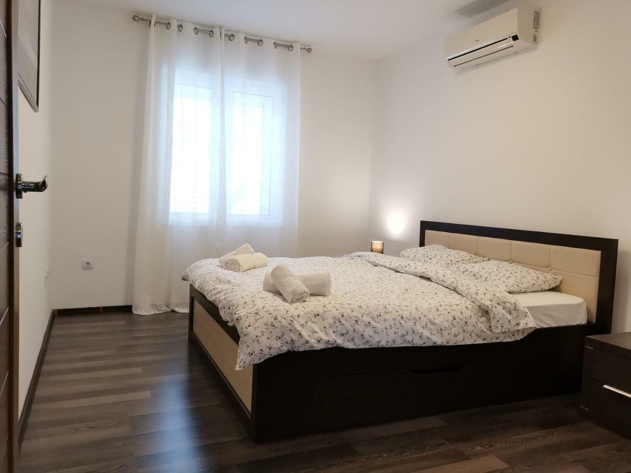 Apartments Apple Cat Montenegro Ko บิเยลา ภายนอก รูปภาพ