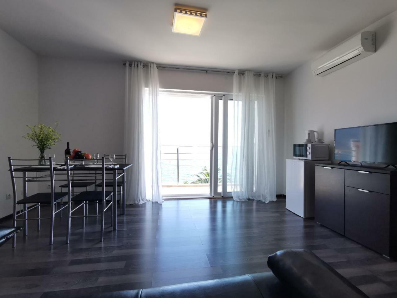 Apartments Apple Cat Montenegro Ko บิเยลา ภายนอก รูปภาพ