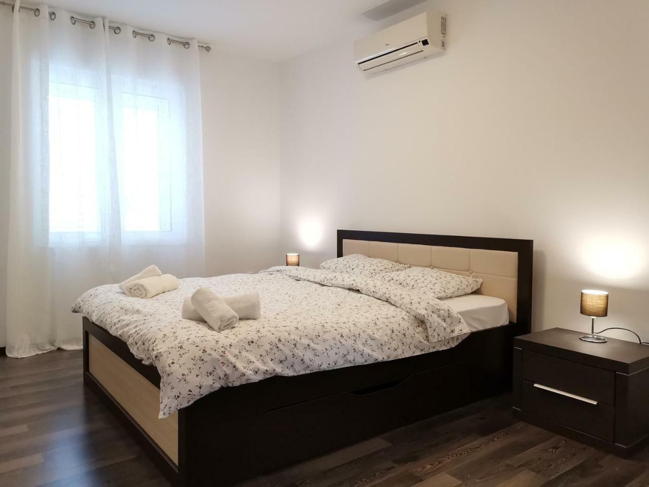 Apartments Apple Cat Montenegro Ko บิเยลา ภายนอก รูปภาพ